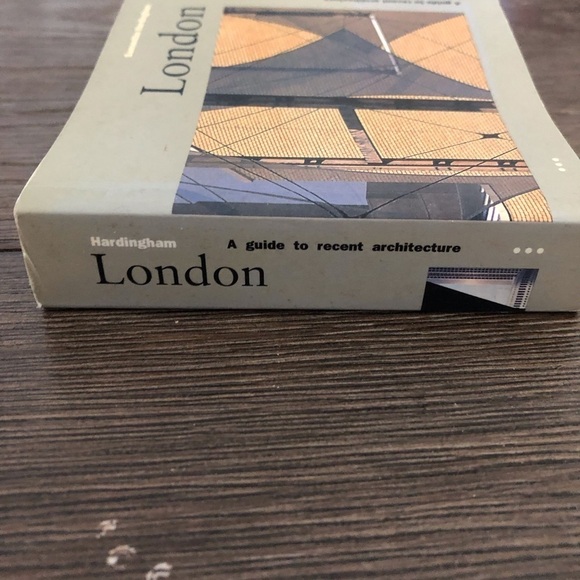 London: A guide to recent architecture by: Samantha Hardingham mini paperback - Picture 5 of 5